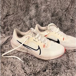 Nike Men’s Zoom Pegasus size 9.5